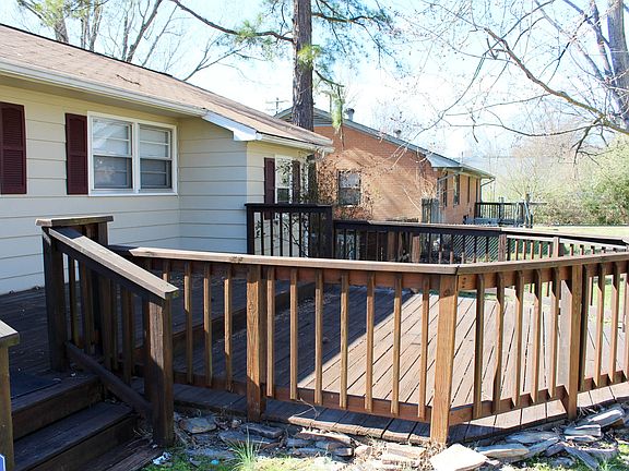 Rear Exterior & Deck