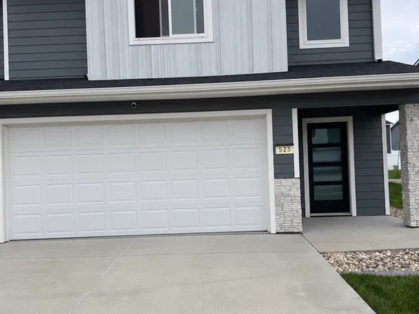523 Harper Cir #1, Harrisburg, SD 57032