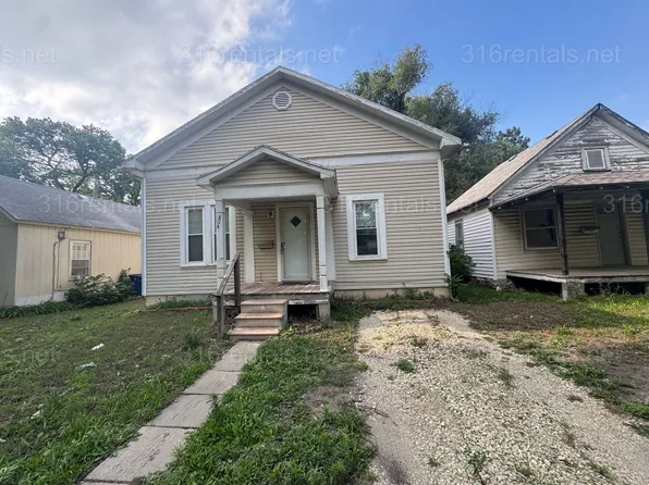 404 E 7th St, Newton, KS 67114