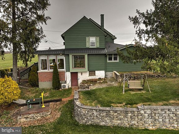 3rd image of 44 Frogtown Rd