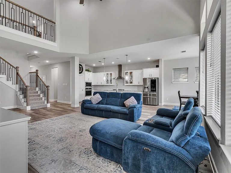 32212 Highwood Green Ln — Photo 17