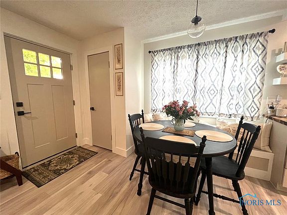 5th image of 552 S Warpole St