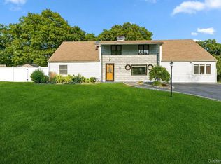 21 Hackberry Lane, Holbrook, NY 11741