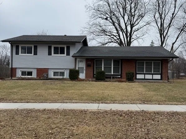555 Baxter Ln, Hoffman Estates, IL 60169