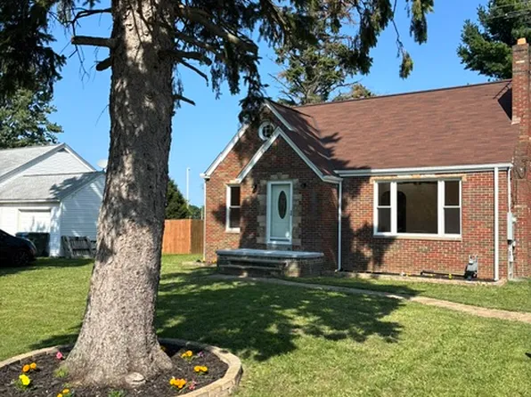 321 S Lake St, Amherst, OH 44001
