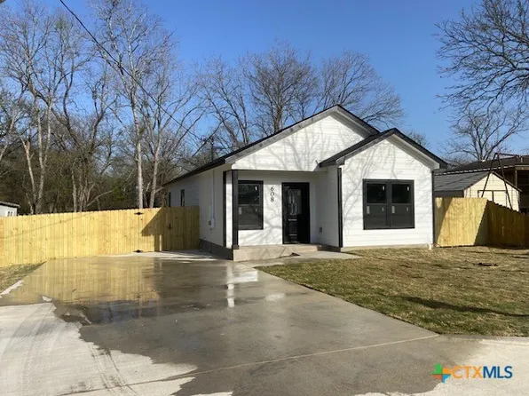 608 N Cedar Ave, Luling, TX 78648
