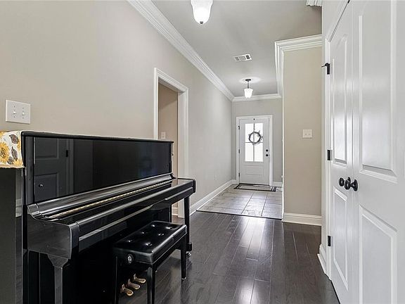 2nd image of 360 Knollwood Ln