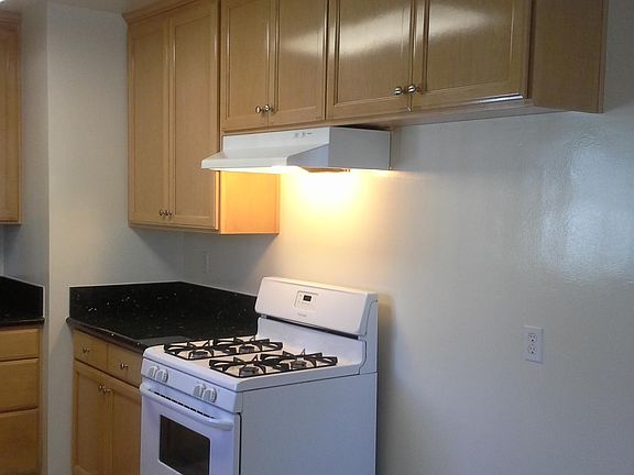 2nd image of 2732 Arlington Ave APT A