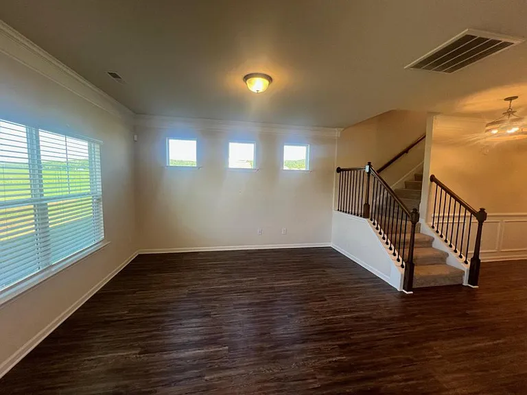 103 Story Ray Dr — Photo 2