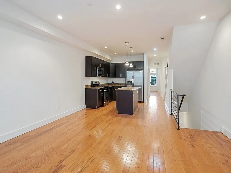 1535 Ogden St — Photo 6
