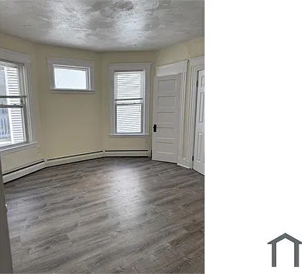 3 bed, 1000 sqft, $3,300 — Photo 3