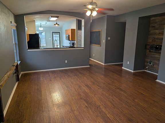 3rd image of 303 Mesa Dr