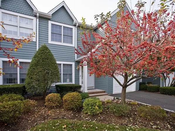 303 Barrister Ct #303, Wyckoff, NJ 07481