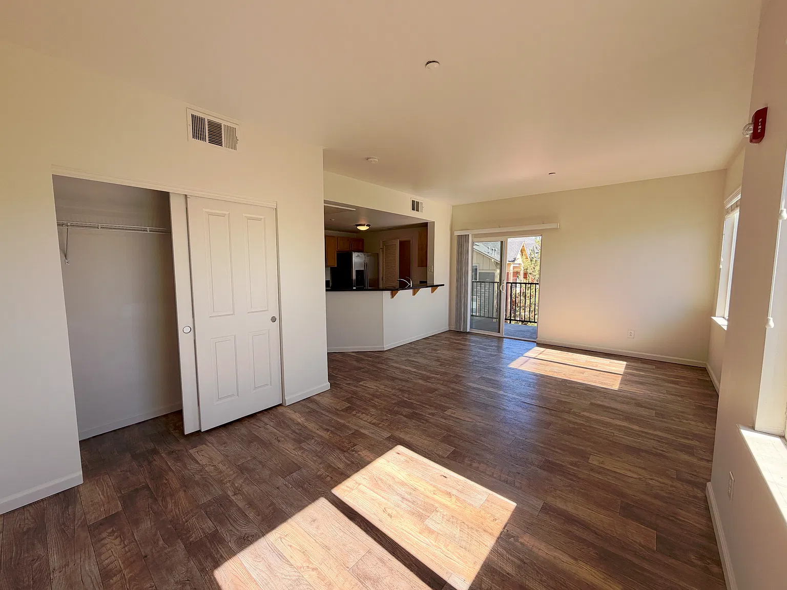 Studio, 550 sqft, $1,599 — Photo 1