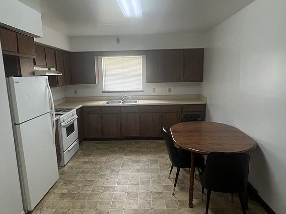 3rd image of 528 Grant Ave