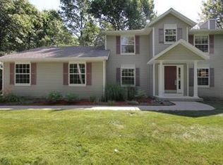 9334 Dimick Dr NE, Rockford, MI 49341