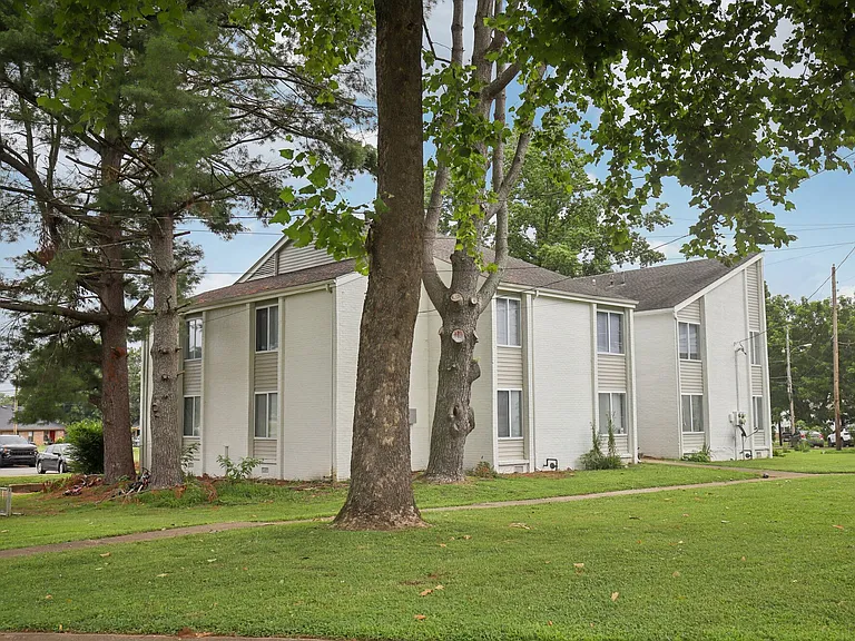 Northfield Manor Apartments — Photo 29