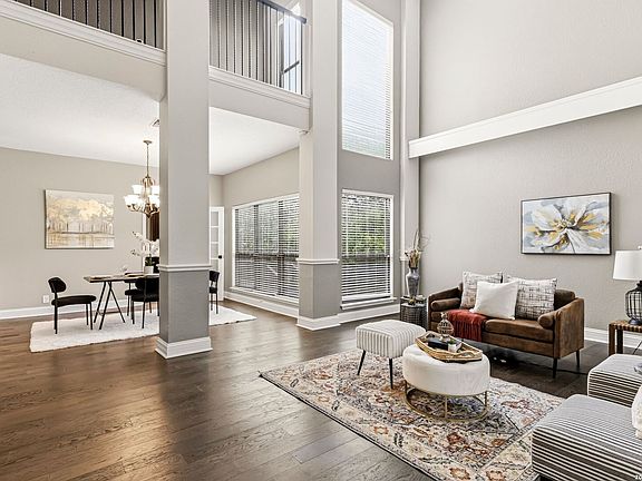 4th image of 20018 ENCINO RIDGE ST