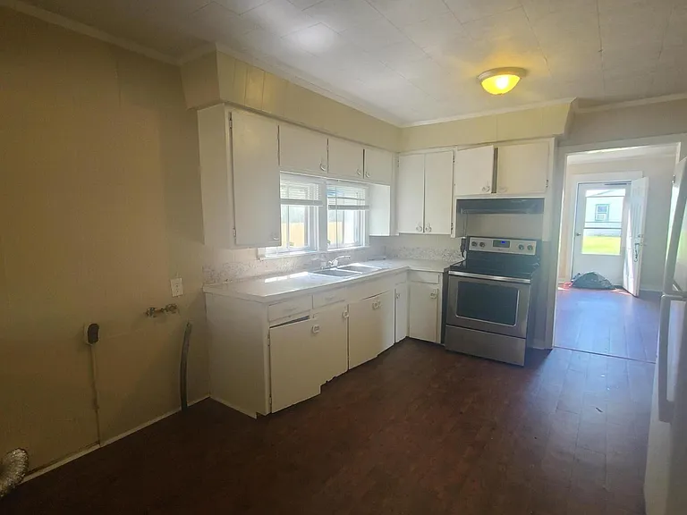 1032 N Railroad Ave — Photo 8