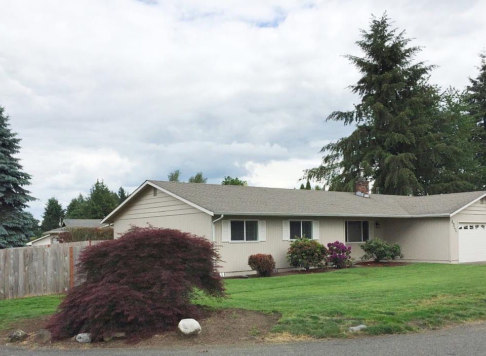 Large corner lot, fenced, RV or boat parking, sprinkler syst