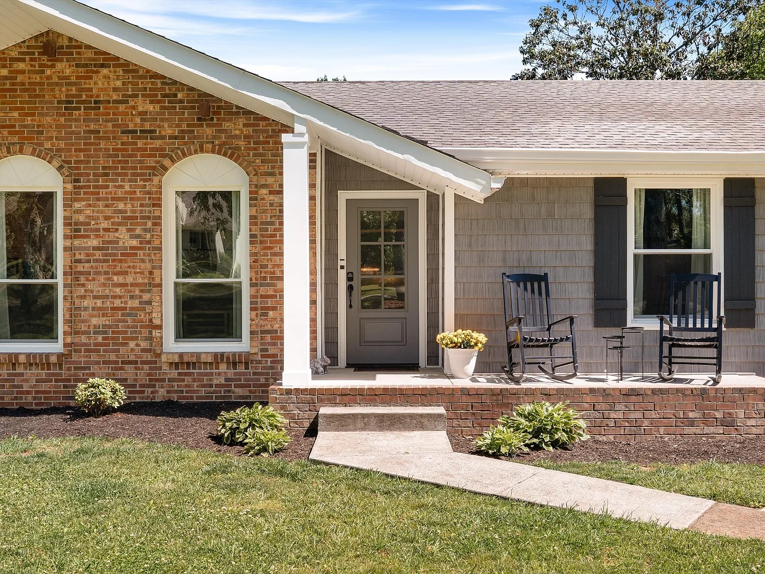 3 bed, 3.0 bath, 2594 sqft, $3,090 — Photo 4