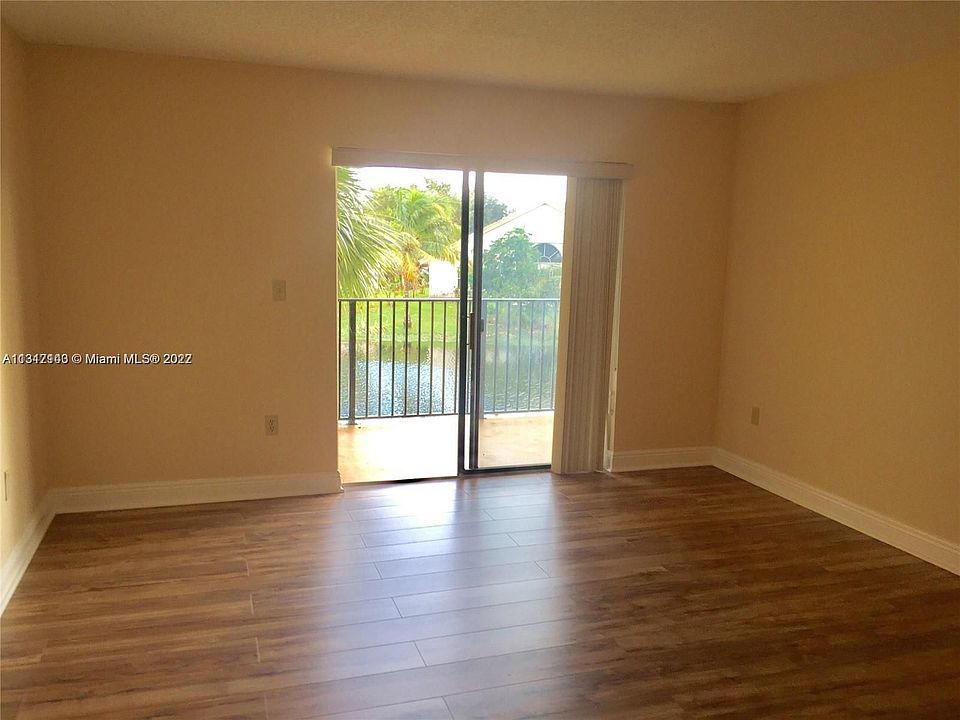 2nd image of 450 Palm Cir W