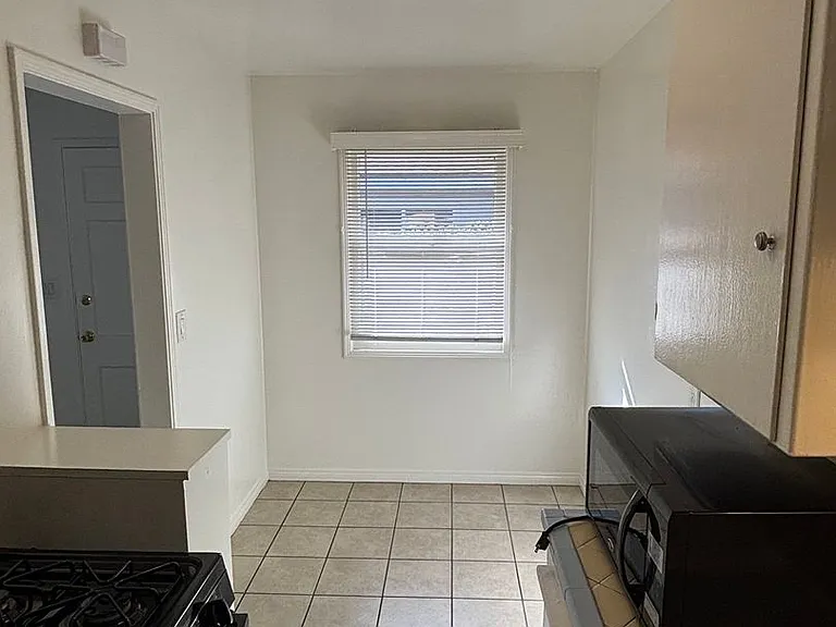 915 Freeman Ave. — Photo 2