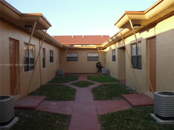 1675 NE 150th St #3, Miami, FL 33181