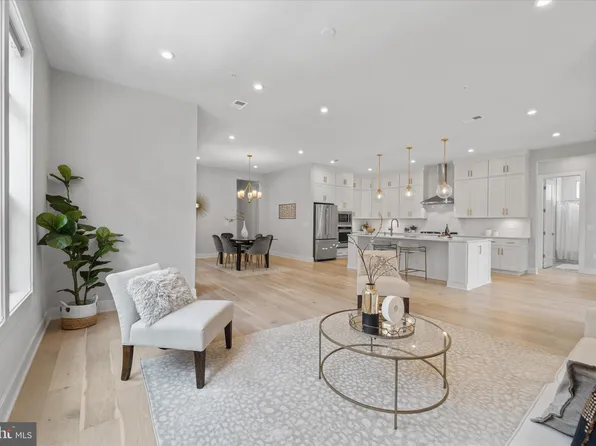 22171 Springside Terr #300, Ashburn, VA 20148