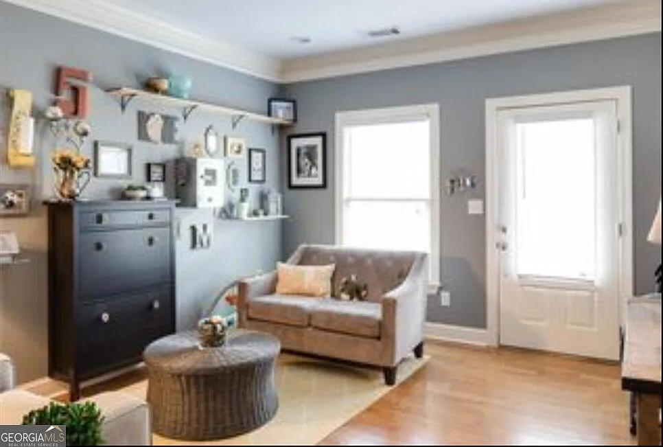 3 bed, 2.5 bath, 1742 sqft, $4,400 — Photo 2