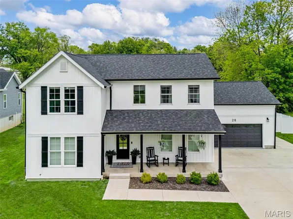 28 Millwell Dr, Maryland Heights, MO 63043