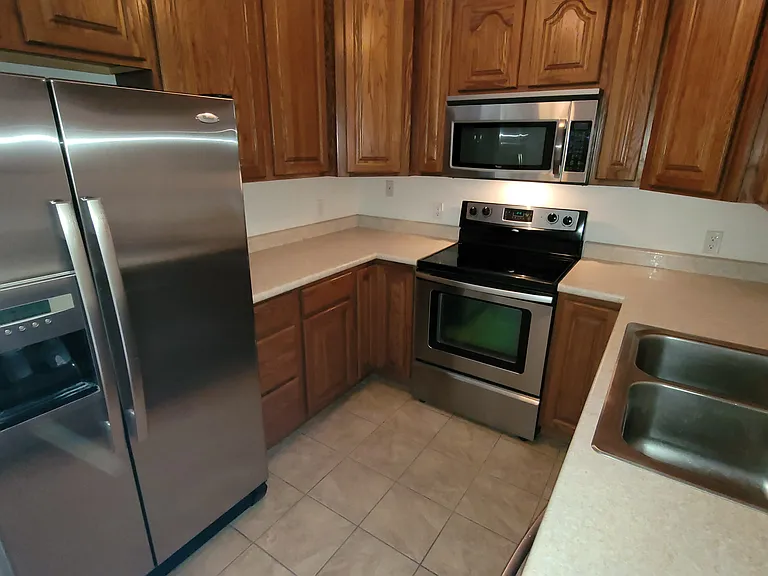 627 Highline Dr — Photo 5