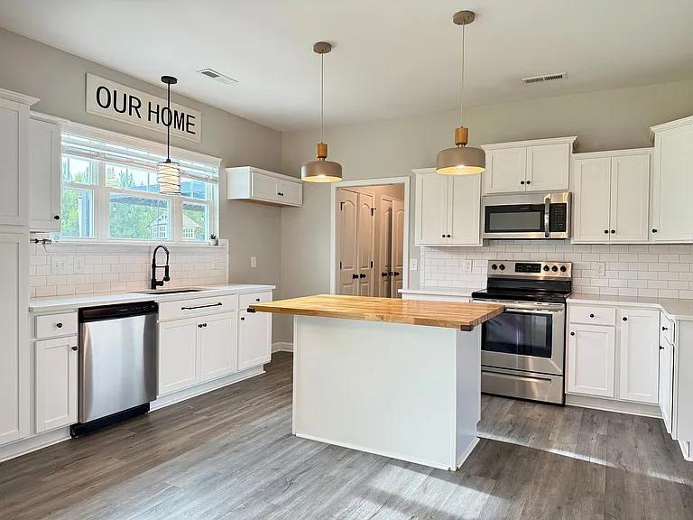 303 Breezeway Dr — Photo 18