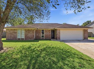 13 Medford Dr, Orange, TX 77632