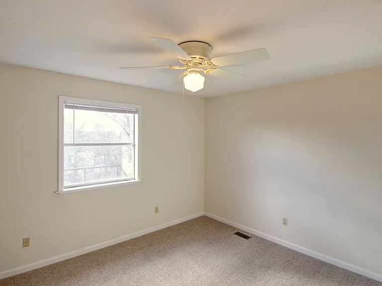 988 Clarizz Blvd S — Photo 16