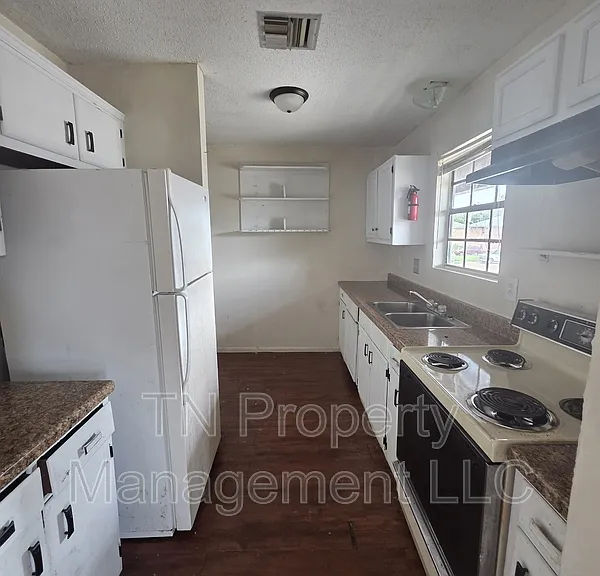 202 Belgium St #C — Photo 2