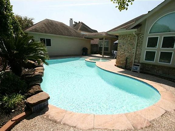 Back Yard Paradise with Pool