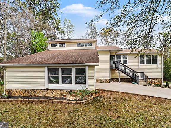 2nd image of 1920 Oakleaf Ln