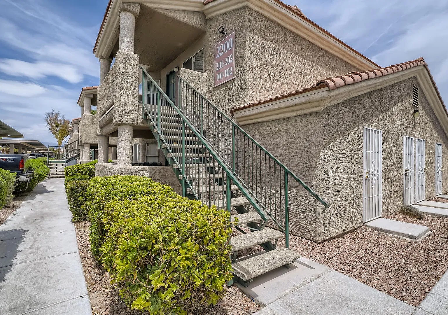 Upgraded 2BD Condo with Community Amenities — Photo 1