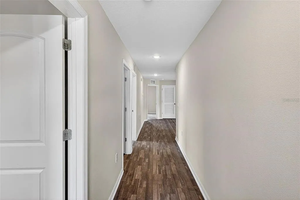 3 bed, 2.0 bath, 1744 sqft, $2,100 — Photo 4