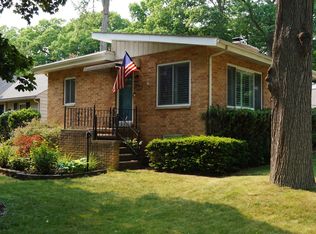 2156 Pontiac Dr, Sylvan Lake, MI 48320