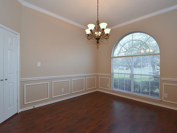 4th image of 8511 Woodland Knoll Ln