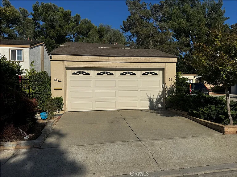 71 Willow Tree Ln — Photo 2