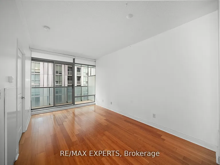 18 Yorkville Ave S #903 — Photo 5