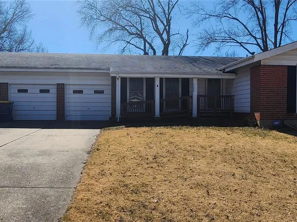 4390 Sulla Dr, Florissant, MO 63033