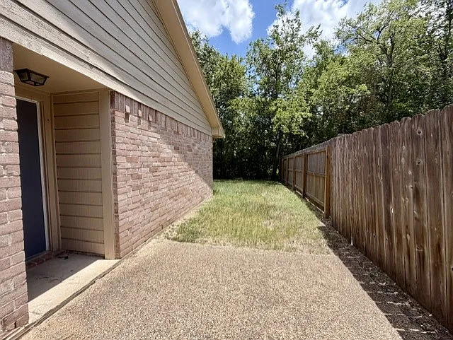 704 Cross Timbers Dr — Photo 13