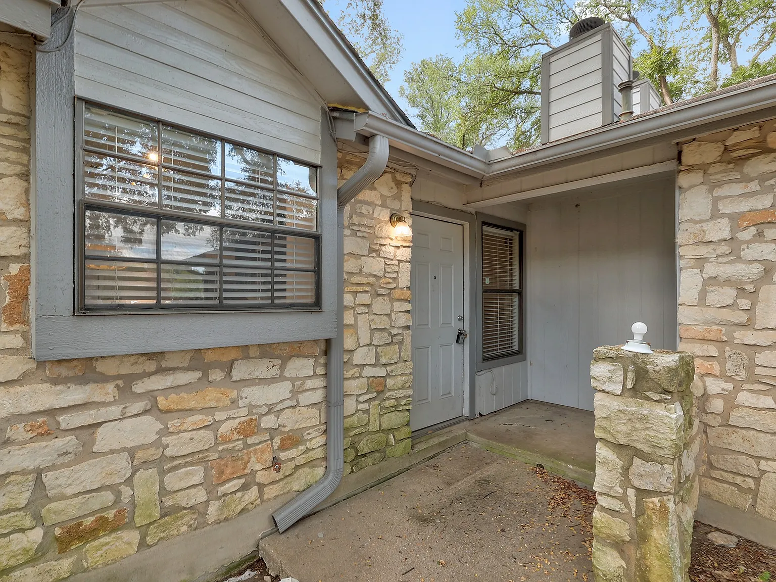2 bed, 816 sqft, $1,595 — Photo 3