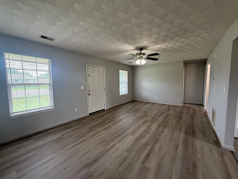 106 Tiffany Ct — Photo 6