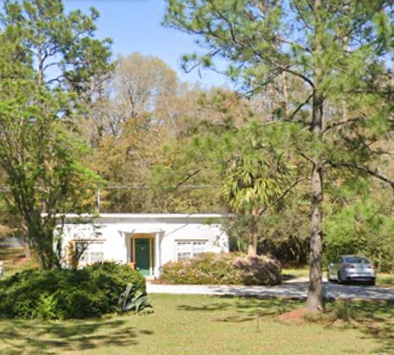 2nd image of 5274 Us Highway 90 W APT C