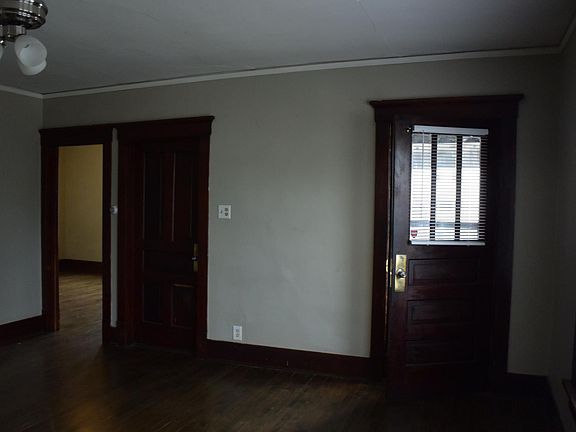 2nd image of 2401 Washington St